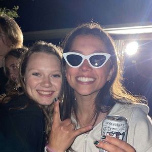 Meet your Posher, Edith